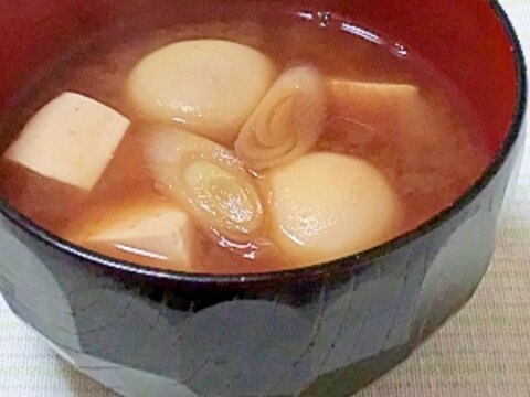 簡単☆里芋と長ねぎの赤だし味噌汁